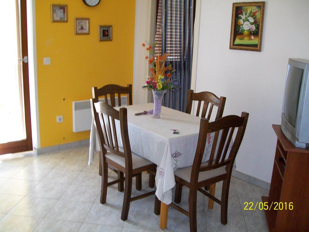 Villamar Beachfront Apartments With Free Private Parking Rabac Exterior foto